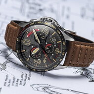 AVI-8 P-51 Mustang Blakeslee AV-4077-02 Chronograph Bronze Oak Horlogewatch.nl